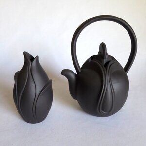 VINTAGE NEW TRADITIONAL CHINESE YIXING ZISHA FLOWER BUD HANDMADE CLAY TEAPOT SET